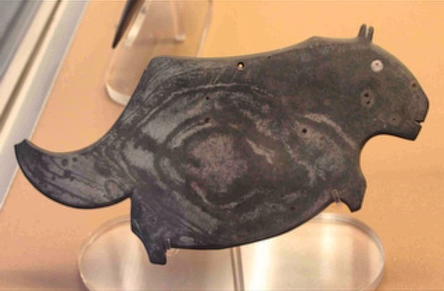 File:Mudstone palette in the form of a hippopotamus. Predynastic, Naqada I. 4000-3600 BC. EA 29416. (British Museum).jpg