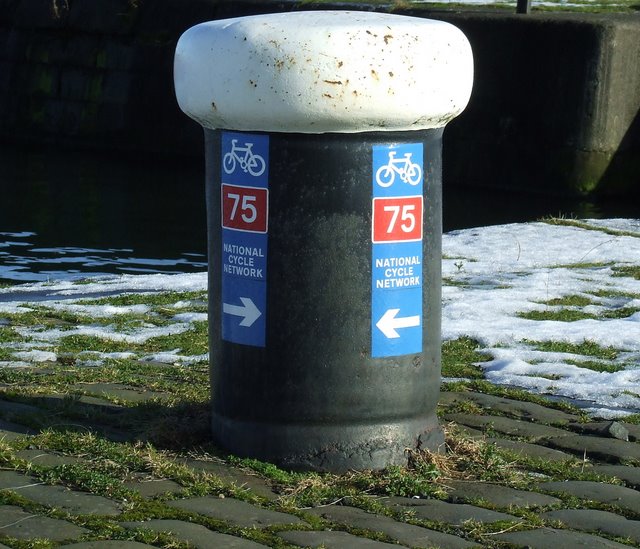 File:National Cycle Network route marker - geograph.org.uk - 1165842.jpg