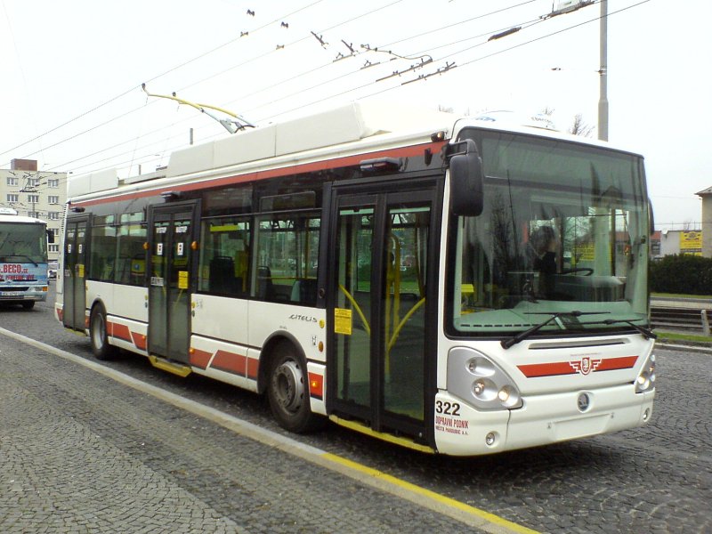 Iveco Bus (2003–2013 Irisbus) Pardubice%2C_%C5%A0koda_24Tr_Irisbus%2C_zep%C5%99edu