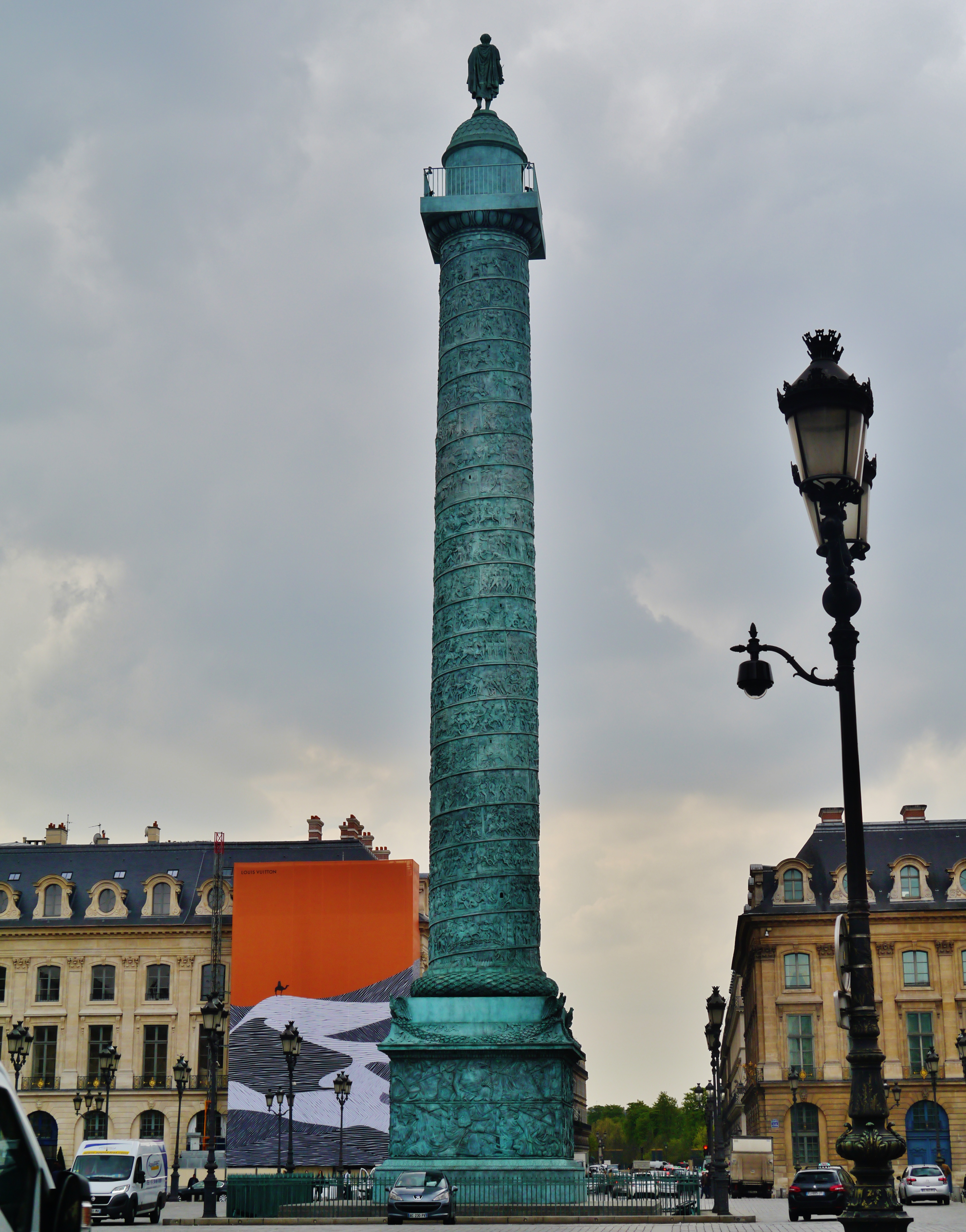 Вандомская колонна. "Colonne Vendôme" аромат. Светильник в стиле Вандомской колонны. Лампа настольная в стиле Вандомской колонны.