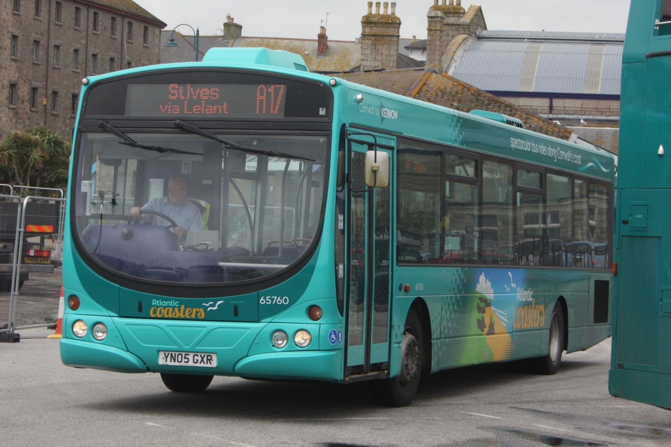 File Penzance bus station First 65760 YN05GXR .jpg Wikimedia