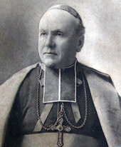 Mons. Cézerac, titulární arcibiskup v r. 1918 (s dobovým kolárkem ve formě kazatelských tabulek)