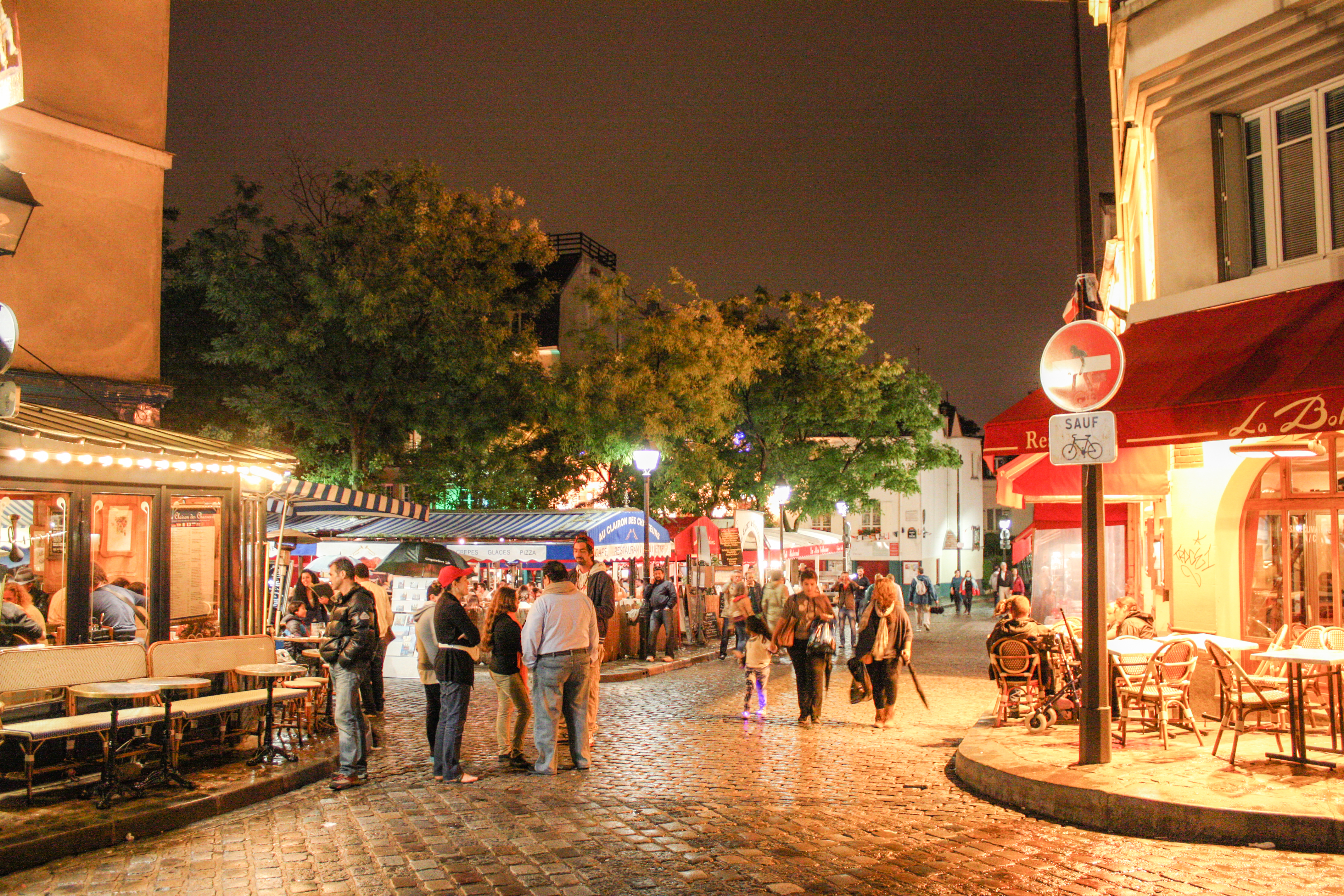 File Place Du Tertre At Night Paris 25 August 2013 Jpg