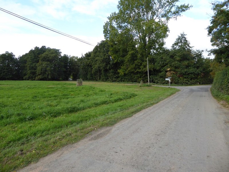 File:Road crossing Eyton Common - geograph.org.uk - 5158510.jpg