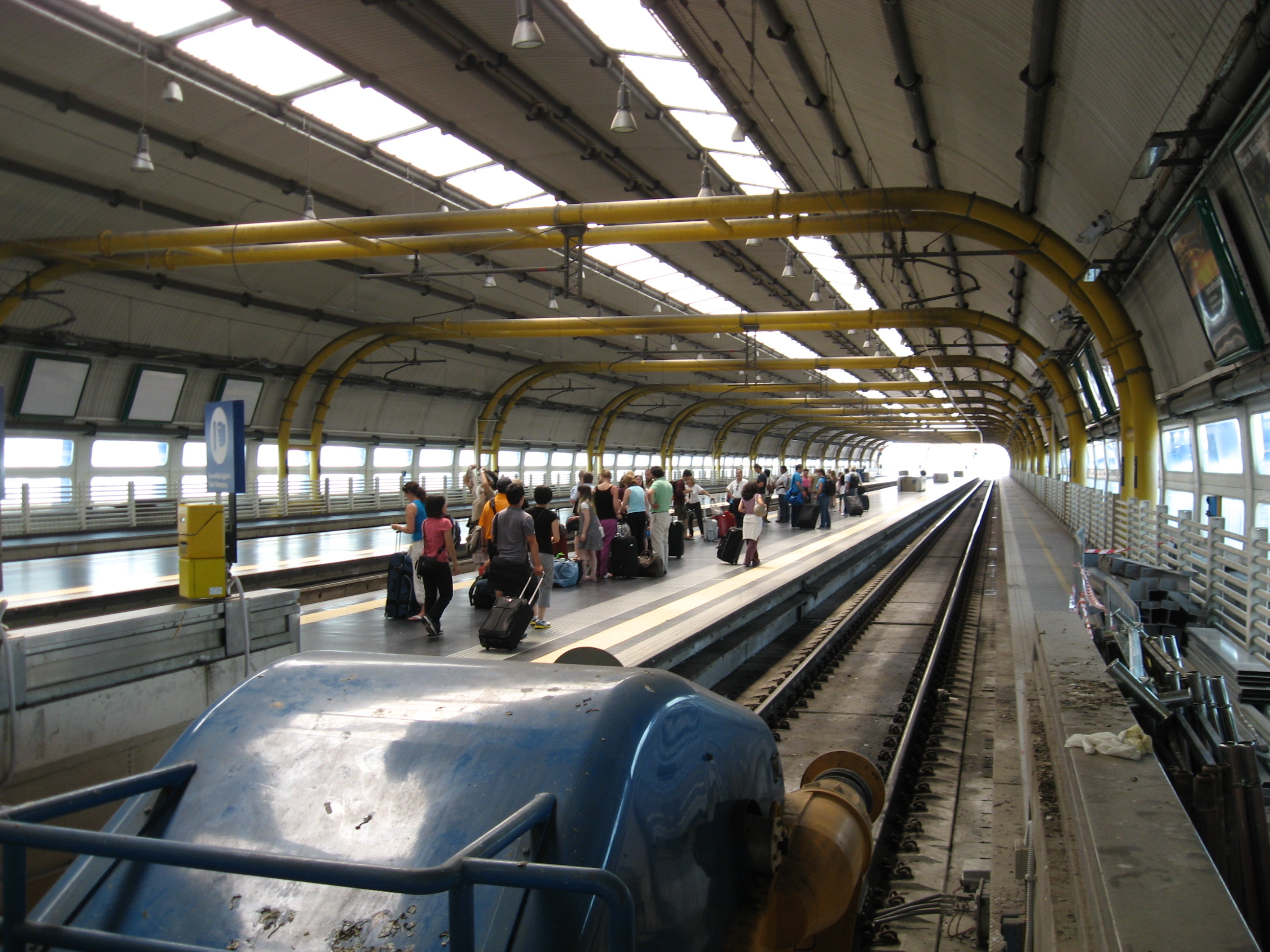 file-rome-fiumicino-airport-trainstation-jpg