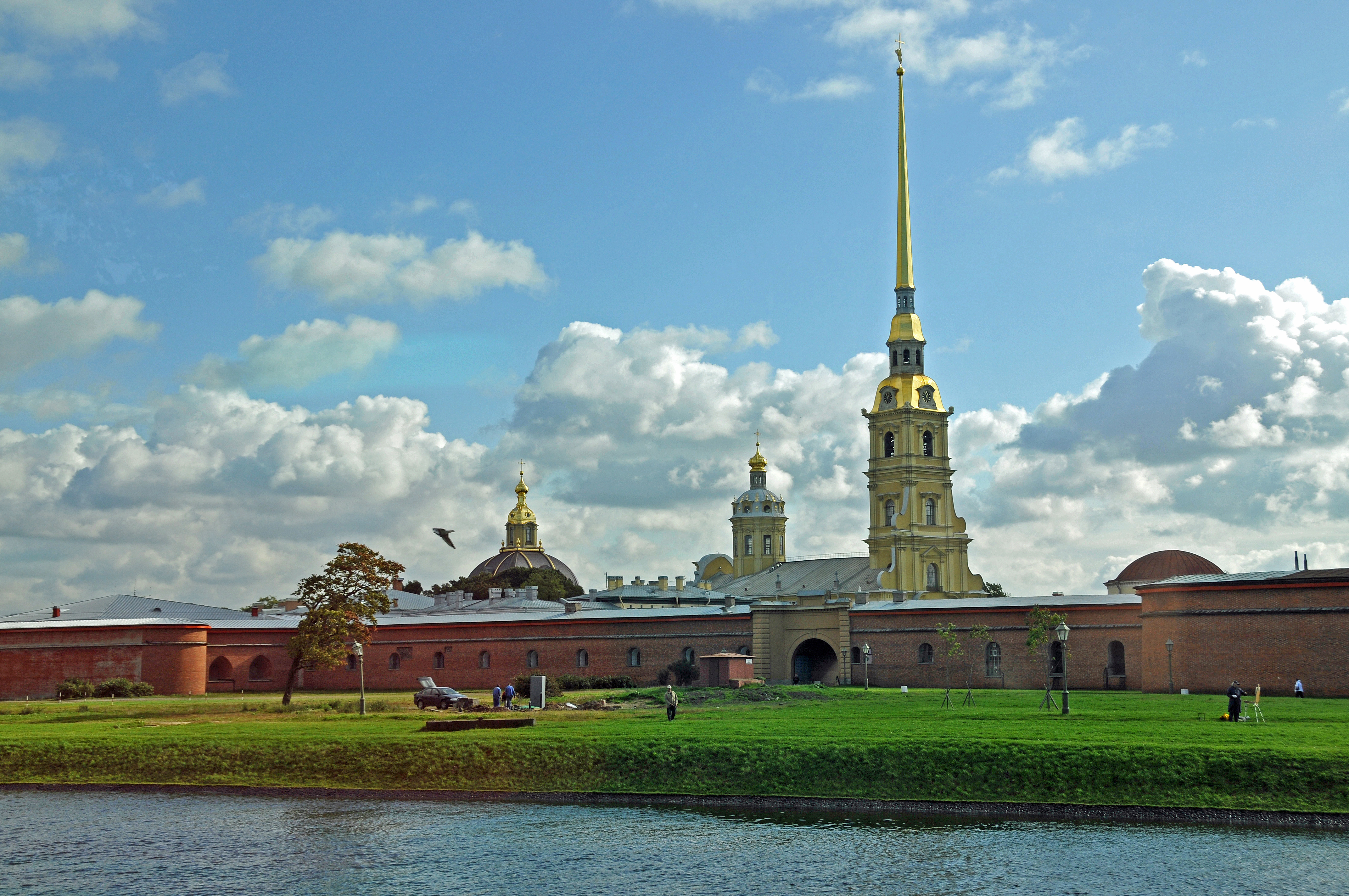 Петропавловская крепость внутри и снаружи