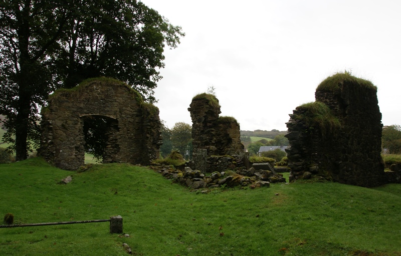 File:Saddell Abbey 20100928 north transept and choir.jpg