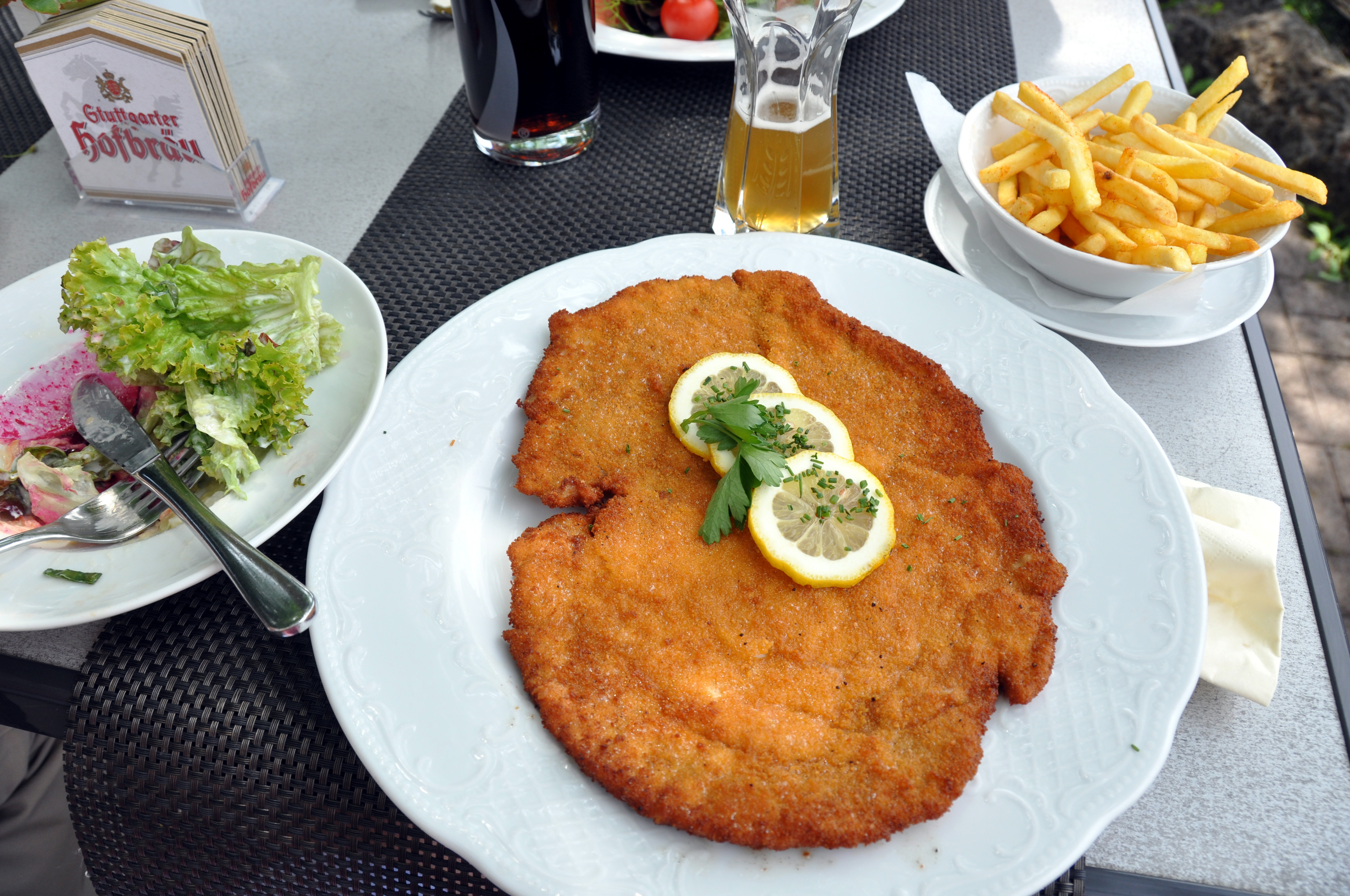 File Salat Schnitzel Pommes Frites Og Hvedeol Jpg Wikimedia Commons