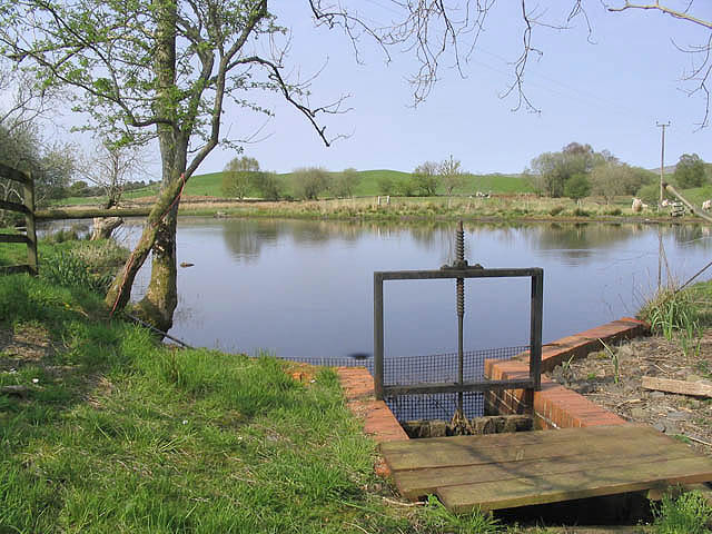File:Sluice gate and pond - geograph.org.uk - 419205.jpg