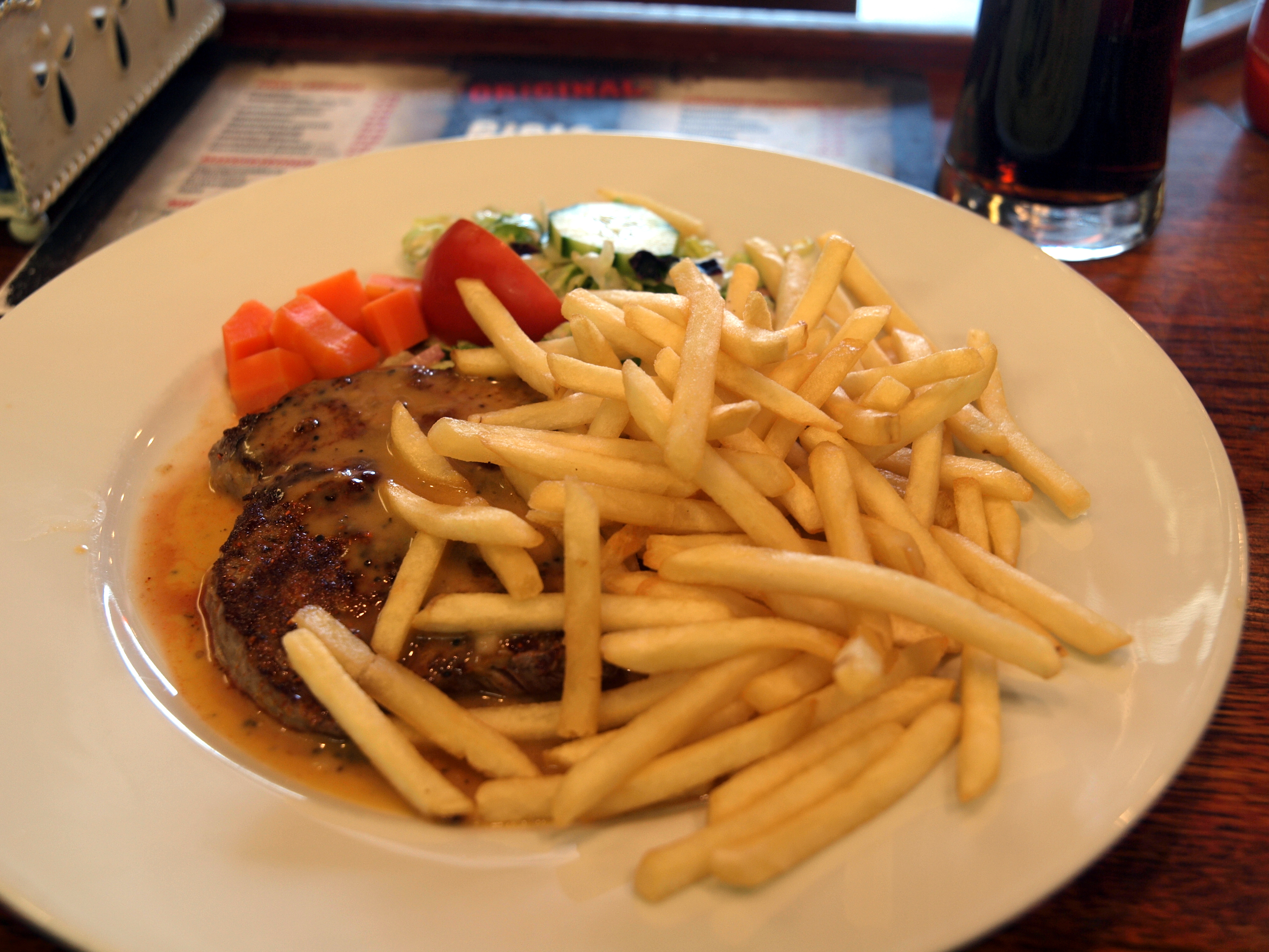 File:Steak au poivre at Grilli Ribis.jpg - Wikimedia Commons