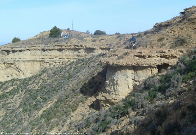 File:Talud de la muela de Alcubierre.jpg