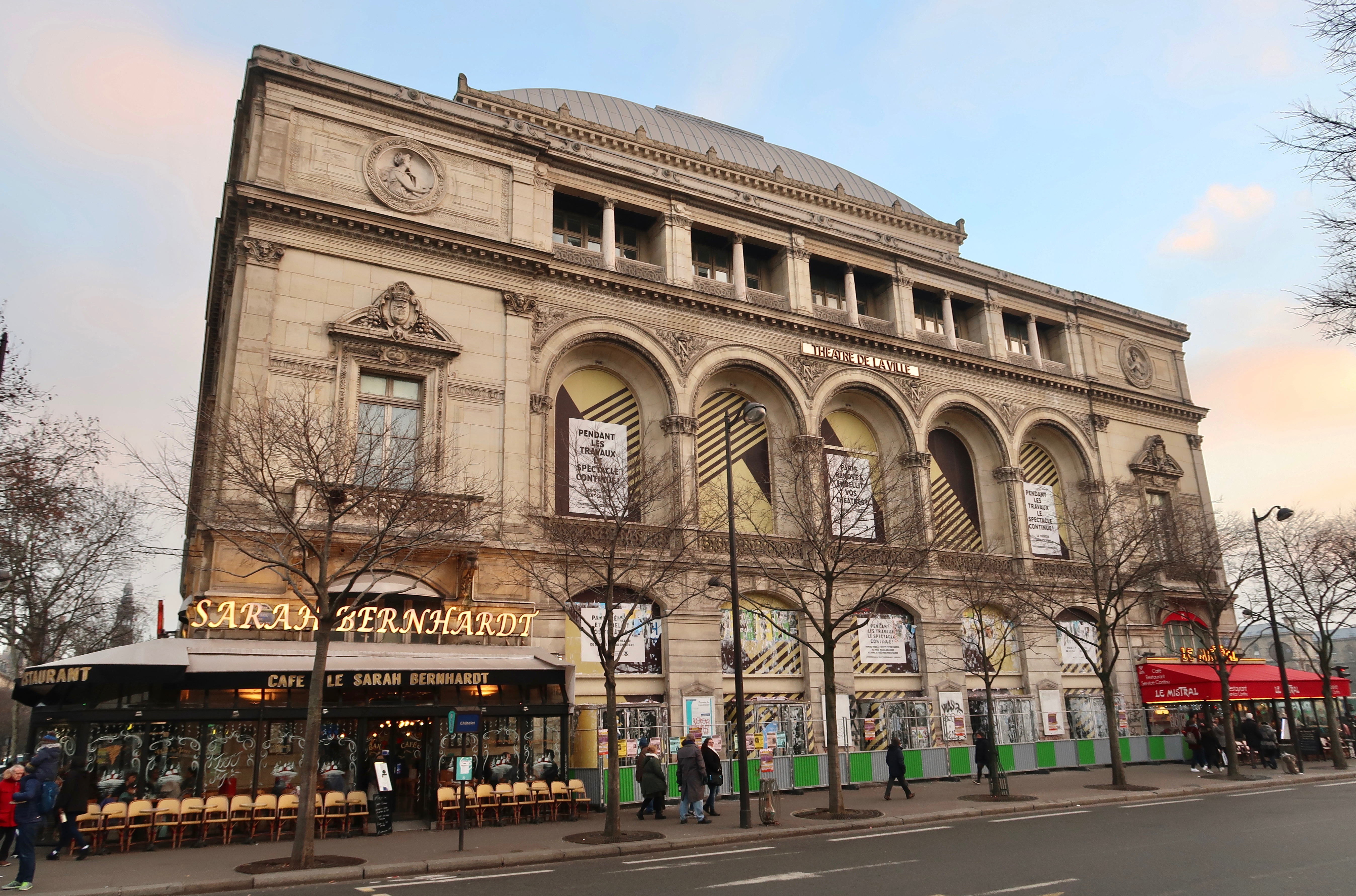 Theater de. Театр де ля Виль. Театр Шатле в Париже. Театр де ла Вилль в Париже. Театр де ля Виль в Париже фото.