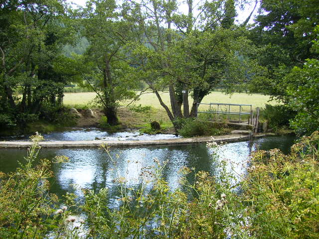 File:The weir on the River Lugg near Aymestrey - geograph.org.uk - 219775.jpg