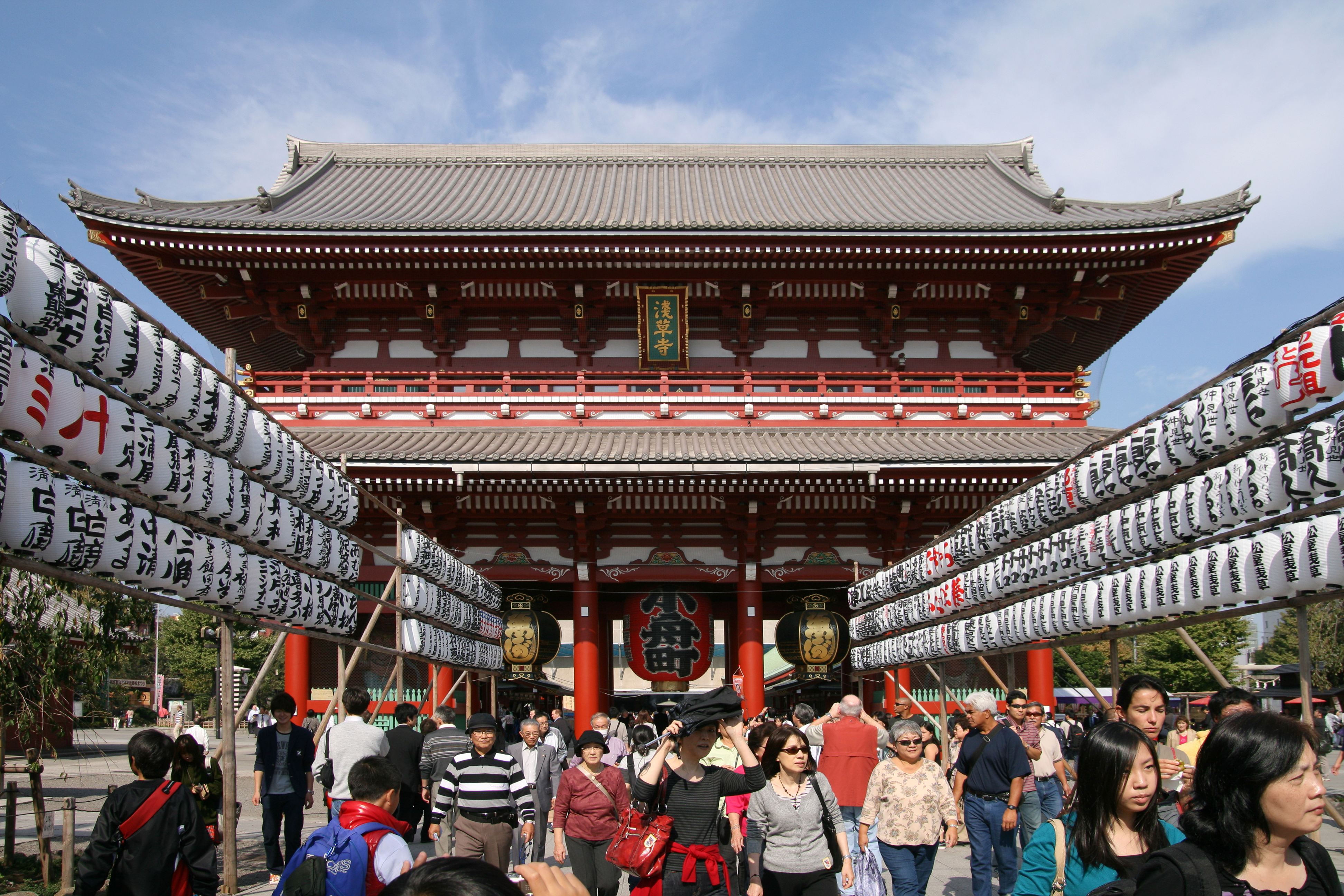 Asakusa tokyo. Храм Сэнсо-дзи Токио. Япония квартал Асакуса. Япония Токио храм Асакуса.