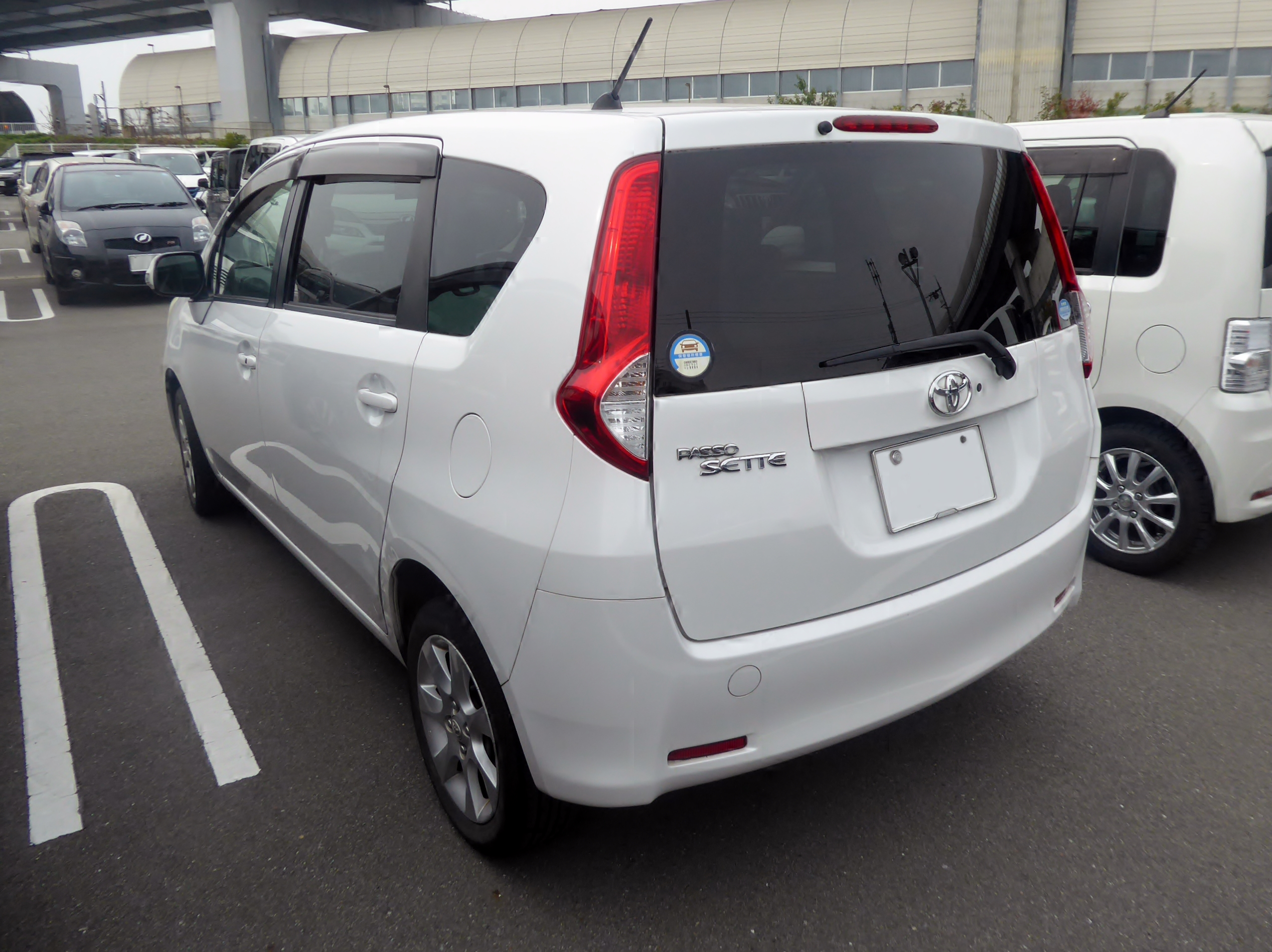 ファイル:Toyota PASSO SETTE X (CBA-M502E) rear.jpg - Wikipedia