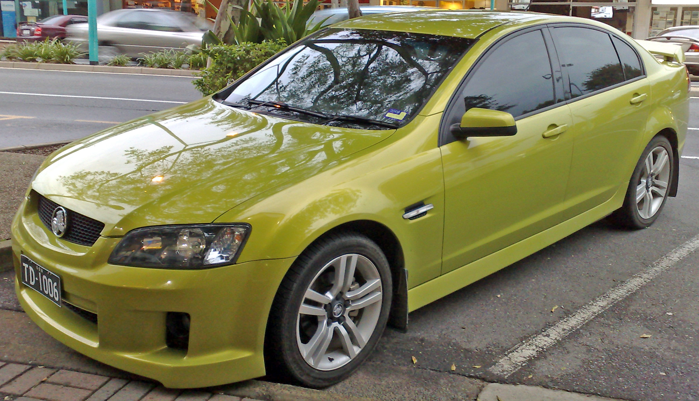 File:2007-2009 Holden VE Commodore SV6 sedan 01.jpg - Wikimedia