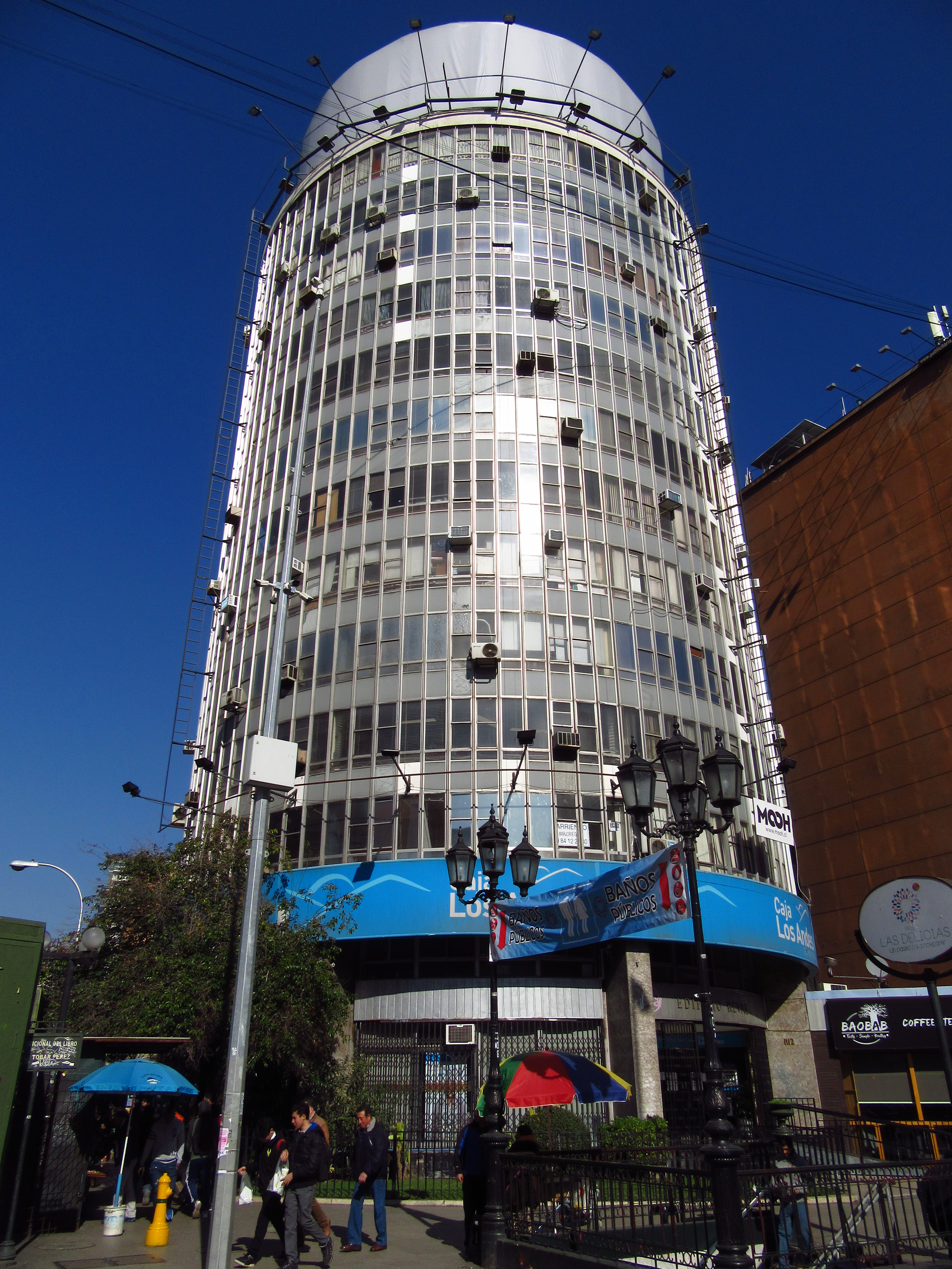 File 2017 Santiago de Chile - Edificio Reval - avenida Libertador