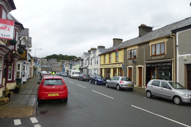 File:A4085 in Penrhyndeudraeth - geograph.org.uk - 4599879.jpg