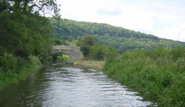 File:Accommodation bridge across Kennet and Avon Canal - geograph.org.uk - 3709.jpg