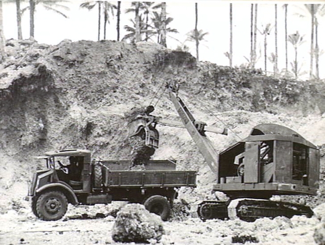 File:Australian Army power shovel unloading gravel into a truck at Jacquinot Bay in December 1944.JPG