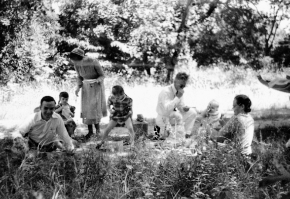 File:Becker's, Shirk's, at picnic, Daltonganj, India, undated (16981235881).jpg