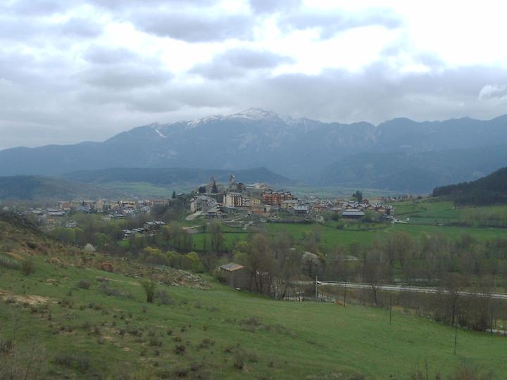 File:Bellver de cerdanya.jpg