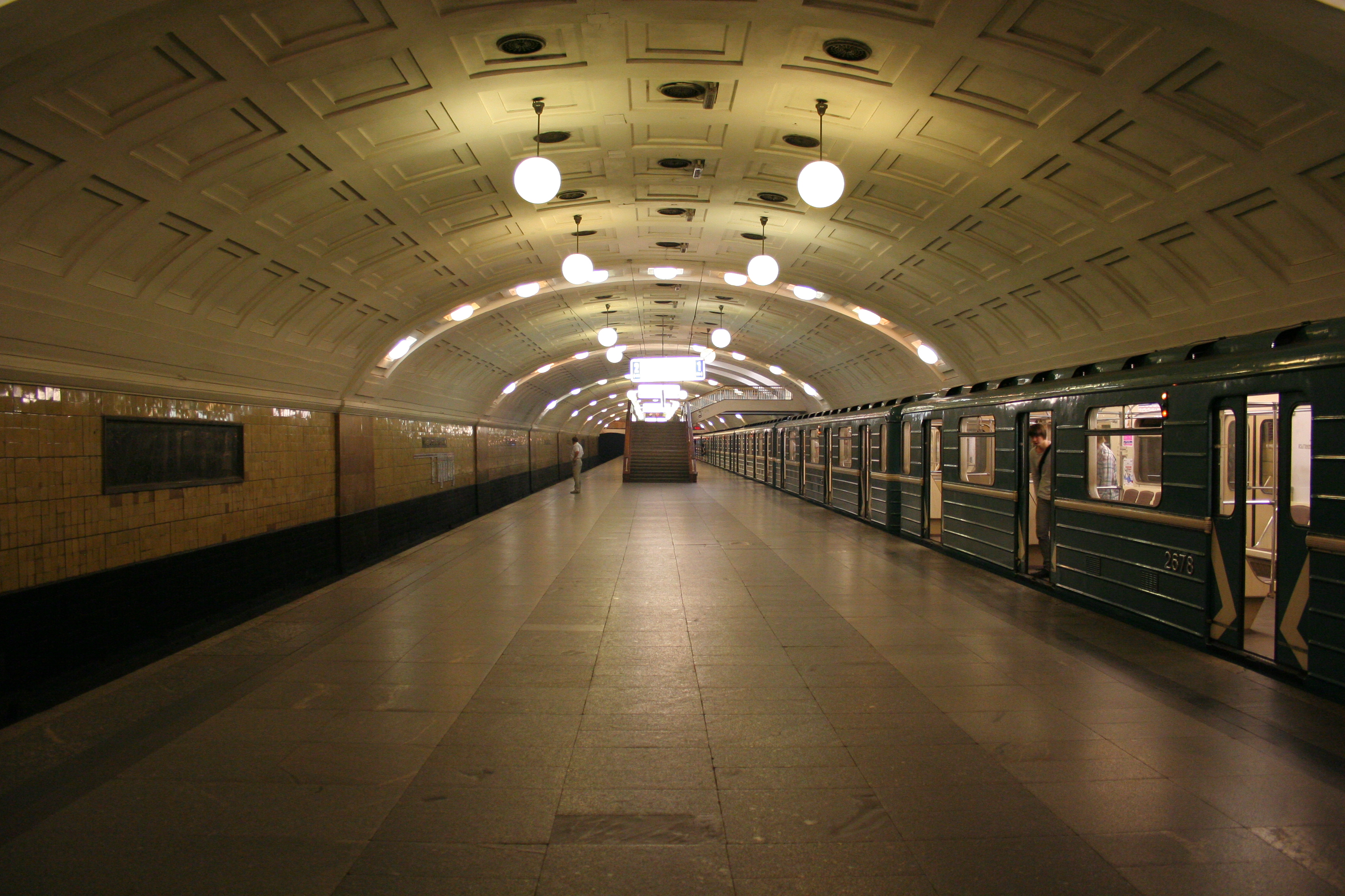 Библиотека ленина метро. Московский метрополитен станция библиотека имени Ленина. Станция метро библиотека имени Ленина. Станция метро библиотека им Ленина Москва. Станции метро Сокольнической линии библиотека имени Ленина.