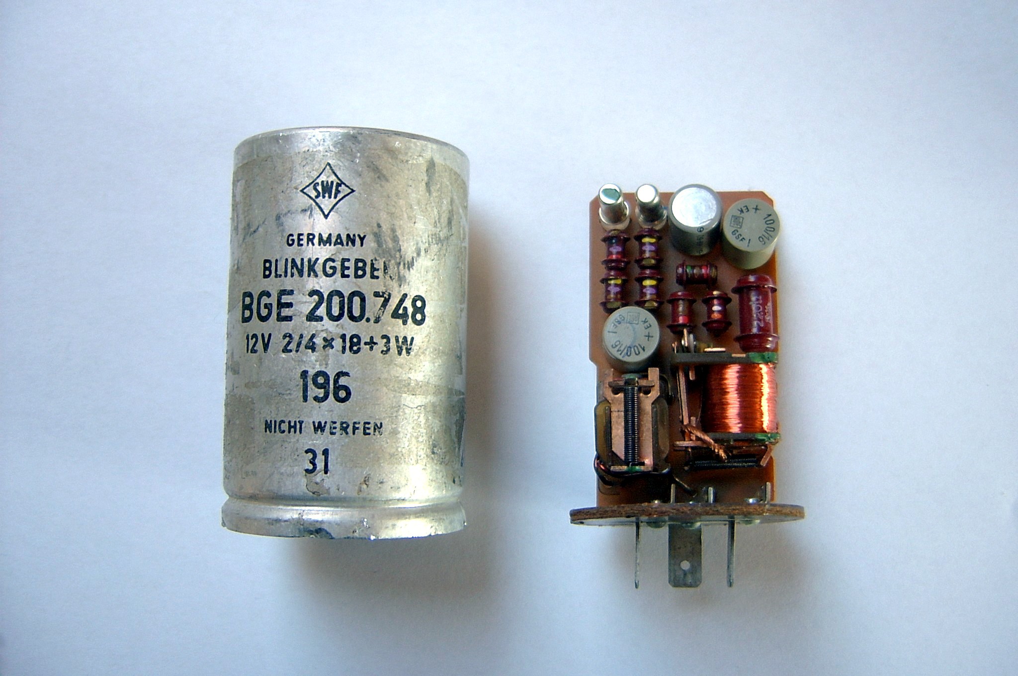 Hella Blinkerrelais Blinkgeber elektronisch 12V 6polig 2+1+1 (8