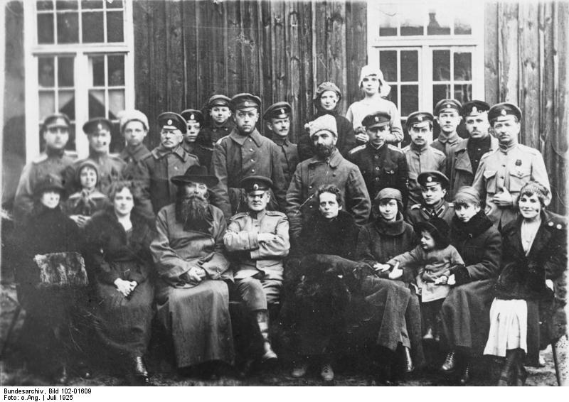 File:Bundesarchiv Bild 102-01609, Wünsdorf, Russische Emigranten.jpg