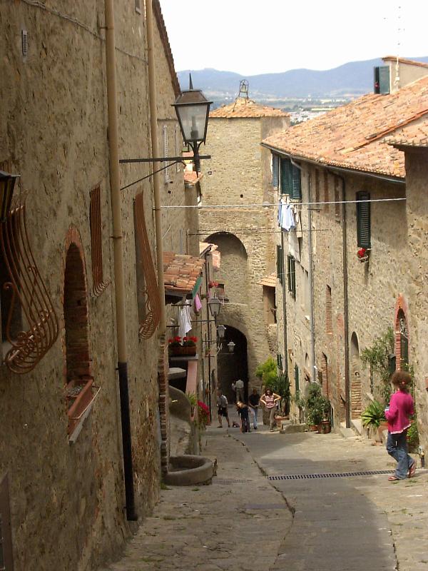 Castiglione_della_Pescaia,_Old_Town.jpg