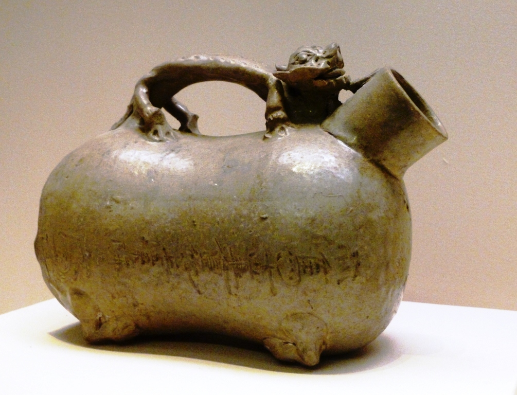 https://upload.wikimedia.org/wikipedia/commons/8/82/Celadon_urine_bottle_251_CE._Nanjing%2C_China.jpg