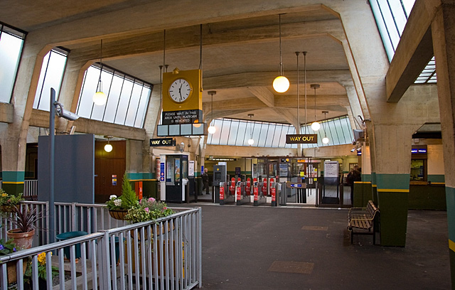 File:Cockfosters Station - geograph.org.uk - 1264199.jpg