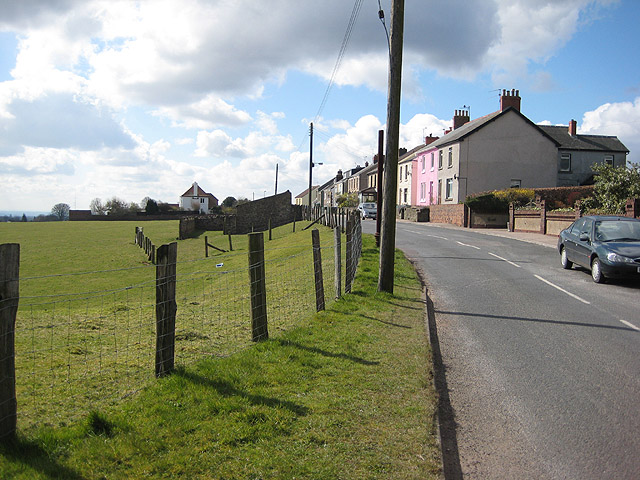 File:Cottages on Littledean Hill Road - geograph.org.uk - 741053.jpg