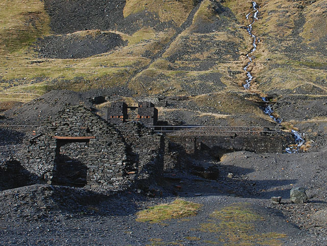 File:Cwm Ystwyth mine buildings - geograph.org.uk - 1596338.jpg