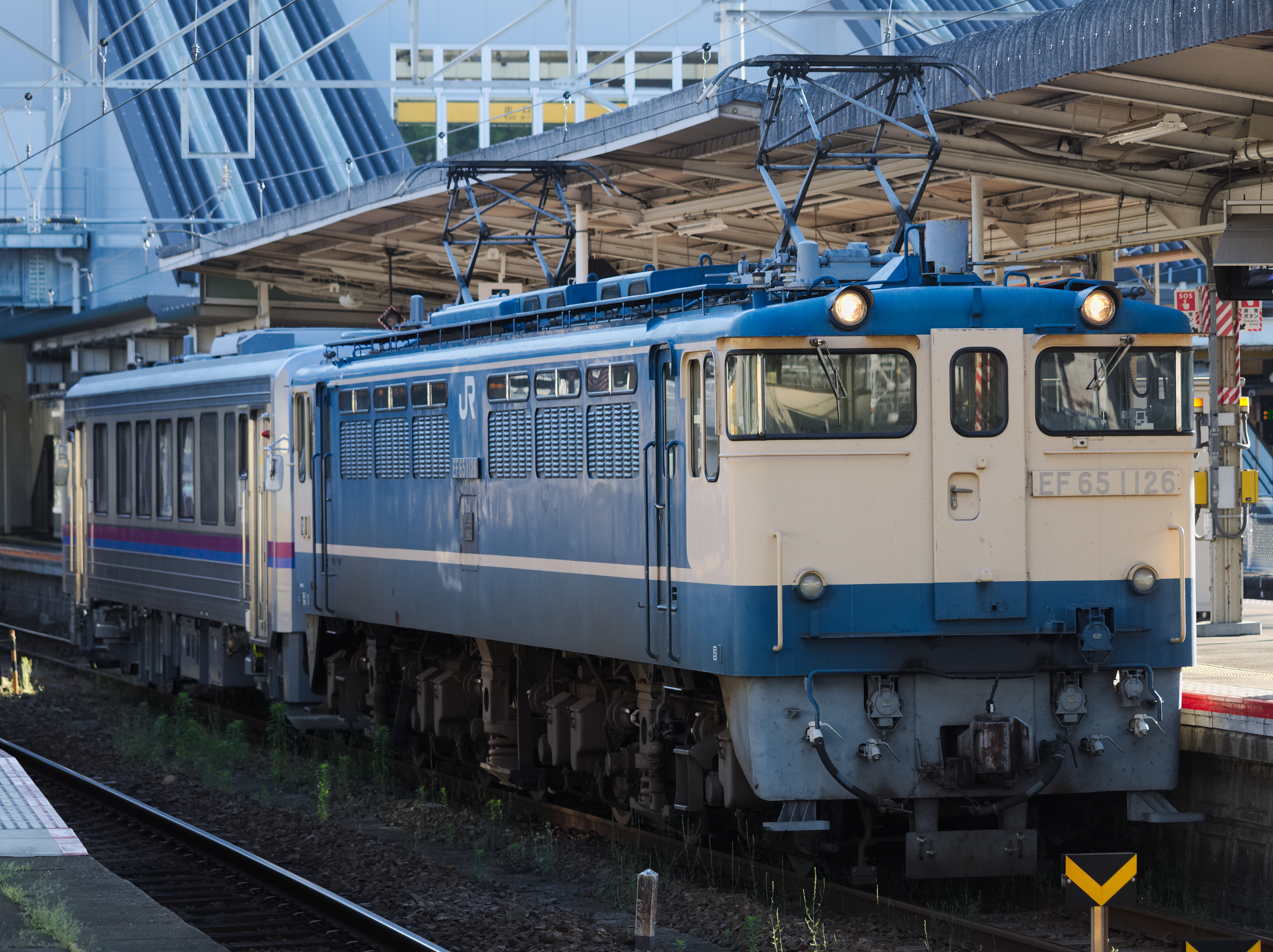 ファイル:EF65 1126 KiHa 120-332 20170518.jpg - Wikipedia