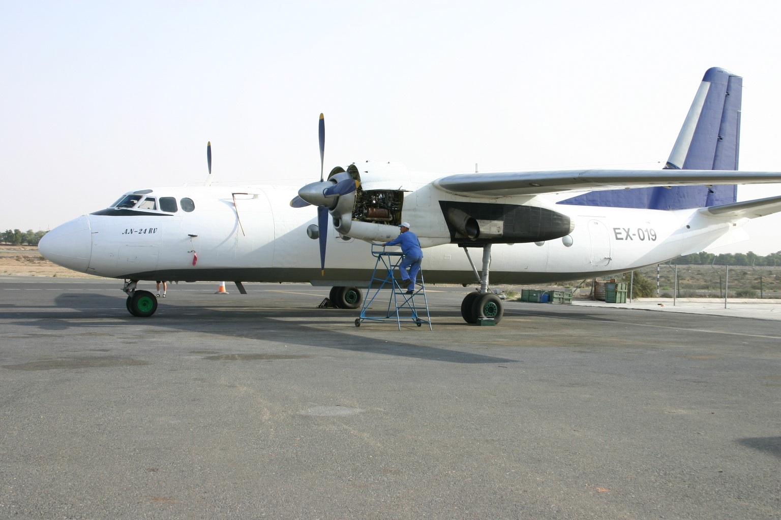 Ex 19. АЛРОСА 6r-479 Antonov an-24. АЛРОСА 6r-479 Antonov an-24 внутри салон.