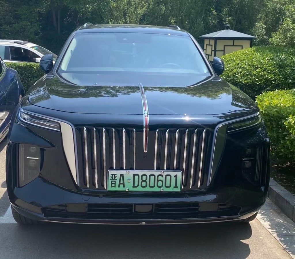 Hongqi e hs9 зарядка. FAW Hongqi 2021. 2021 FAW Hongqi e-hs9. Электромобиль Hongqi e-hs9. Hongqi e-hs9 багажник.