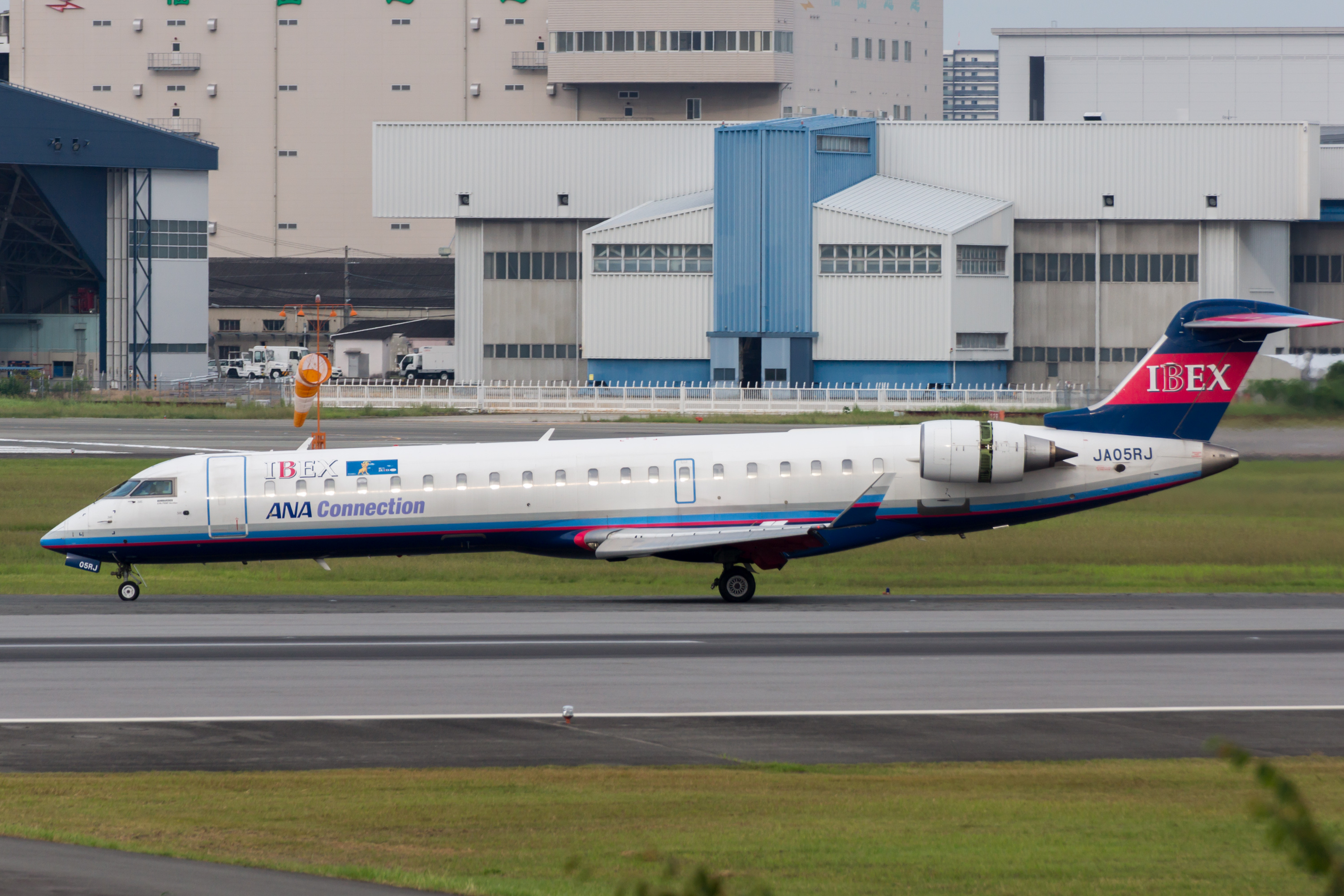 File:IBEX Airlines, CRJ-200, JA05RJ (21901150336).jpg - Wikipedia