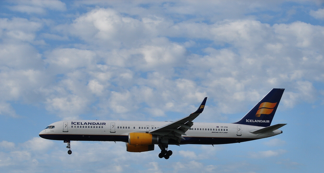 ICELANDAIR Boeing 757-200 (6148708477).jpg