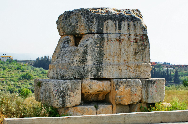 File:KingHiramTombTyreLebanon.jpg