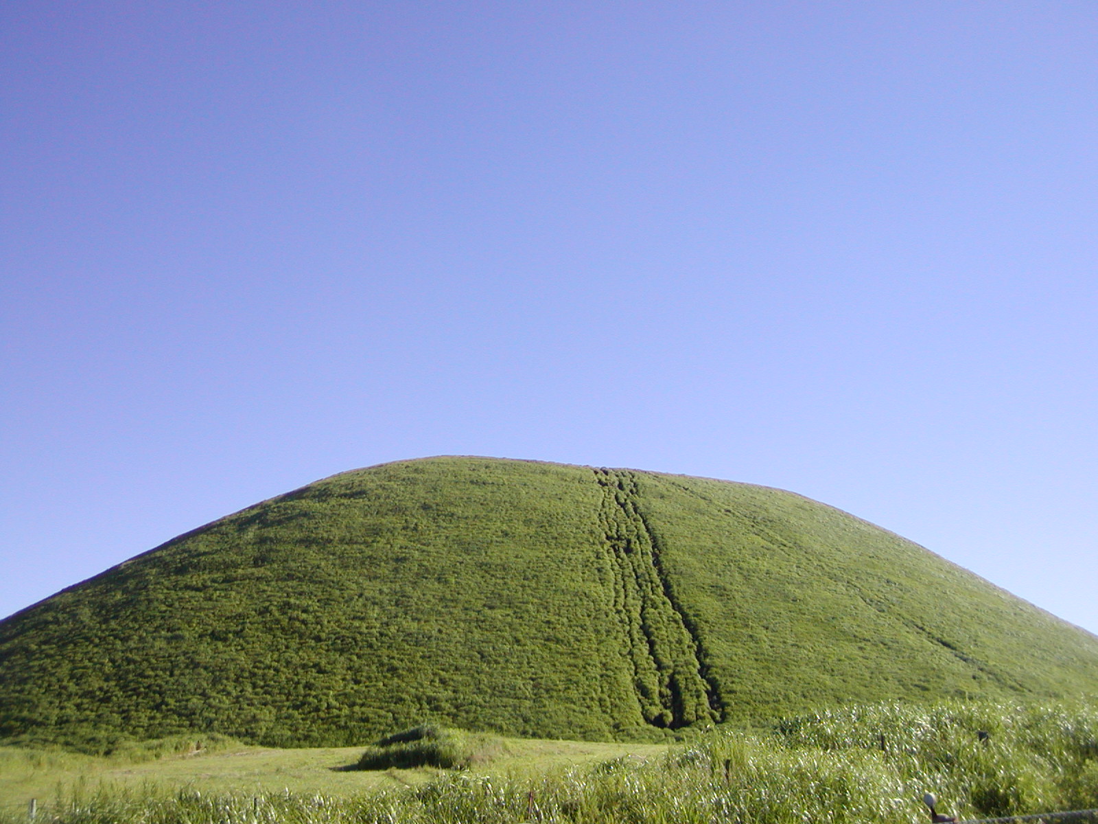 File Komezuka At The Foot Of The Mountain Kumamoto Pref Japan Jpg Wikimedia Commons