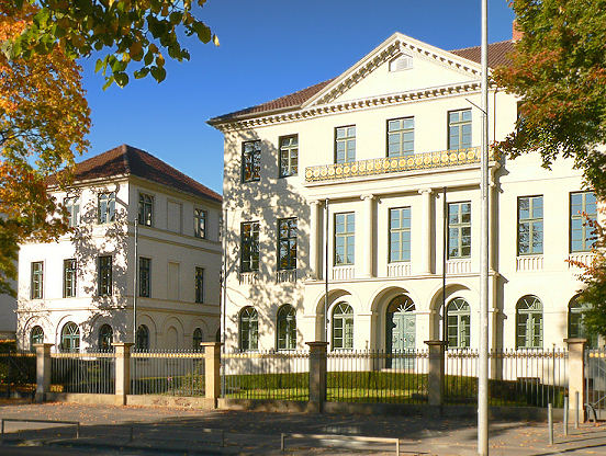 Laves Haus in HannoverFoto aufgenommen von Benutzer Benutzer:Axel Hindemith, Oktober 2005