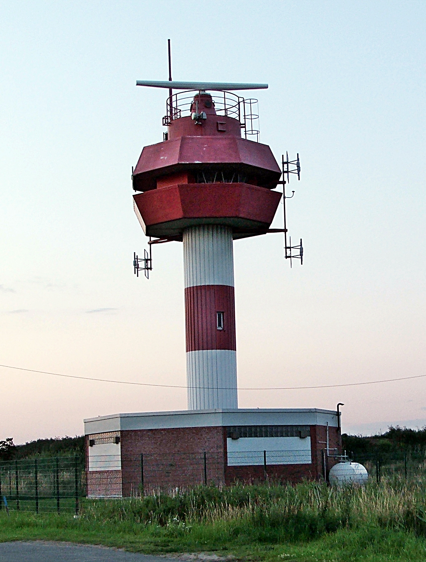 Der Leuchtturm Wybelsum im Bundesland Niedersachsen in der Region Nordsee/Dollart in der Übersicht aller Leuchttürme in Deutschland bei Natura Event.