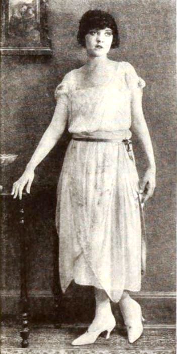 File:Lila Lee - Dec 1921  - Wikimedia Commons