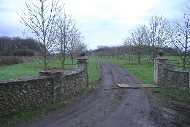 File:Lordswood House - geograph.org.uk - 326658.jpg