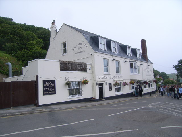 File:Lulworth Cove Inn - geograph.org.uk - 885947.jpg