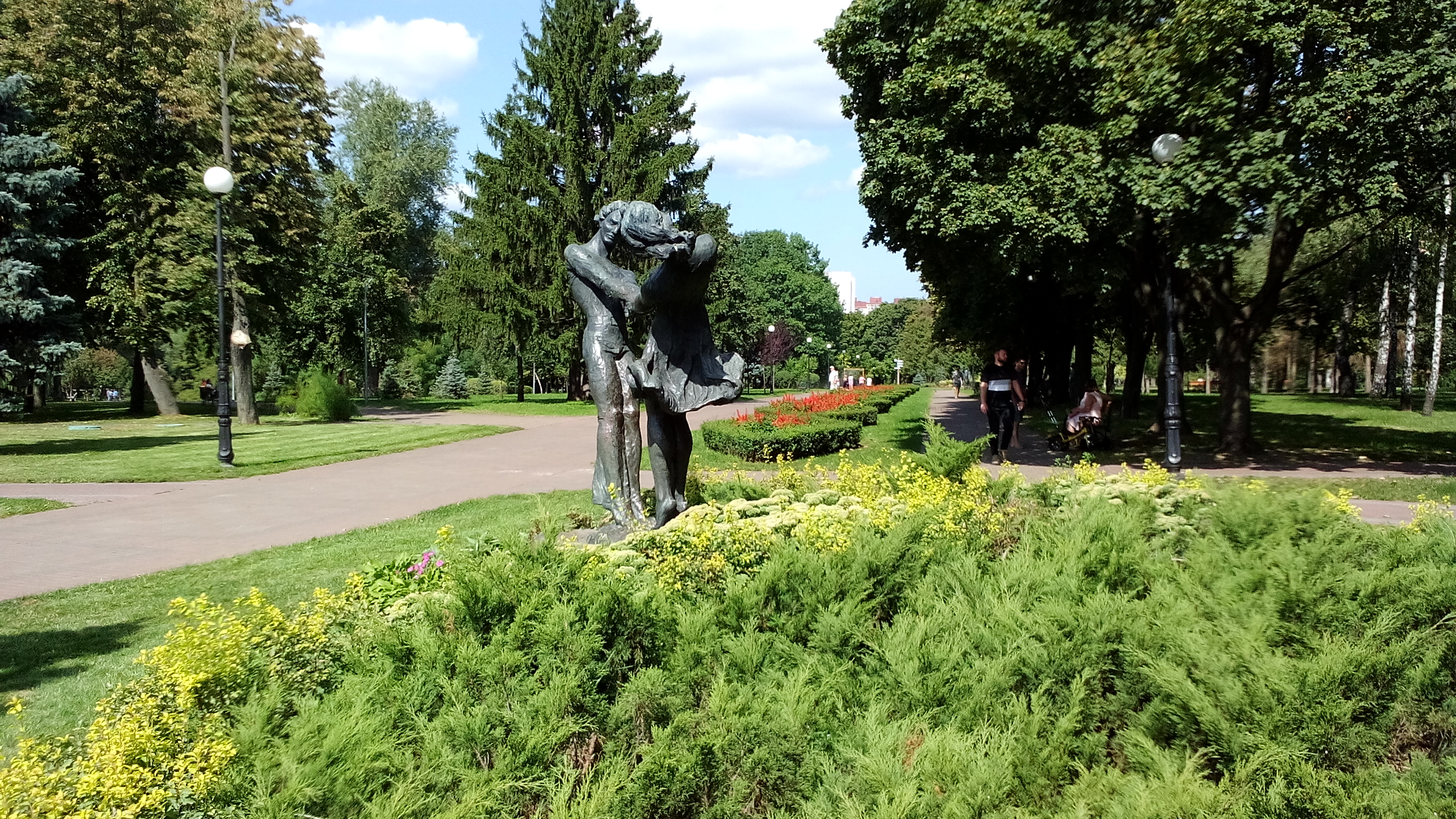 Парк кием. Парк Победы Киев. Respublika Park Киев. Минск Киевский сквер. Киев Конти Донецк.