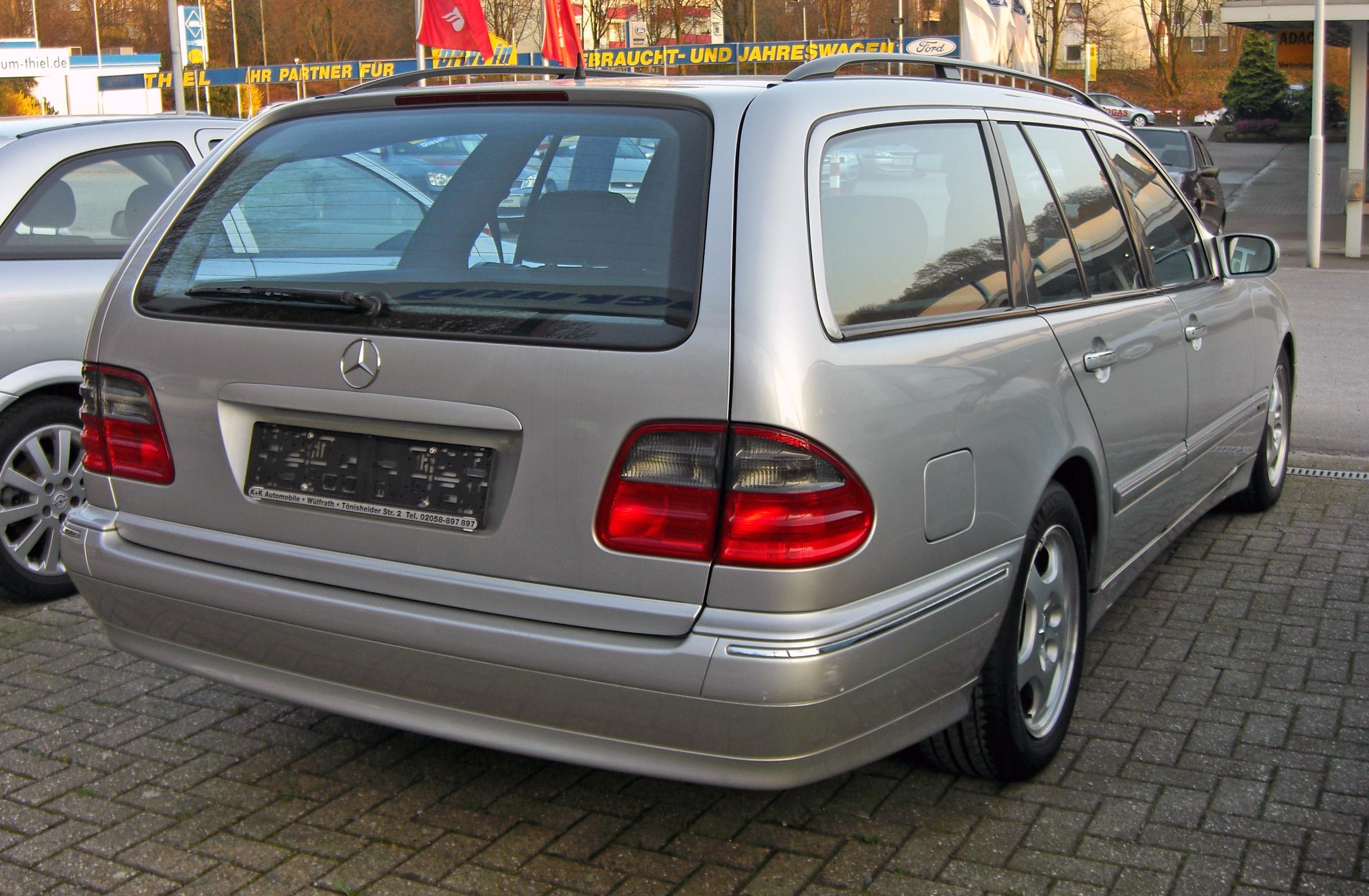 File:Mercedes E-Klasse T-Modell 20090402 rear.JPG - Wikimedia Commons