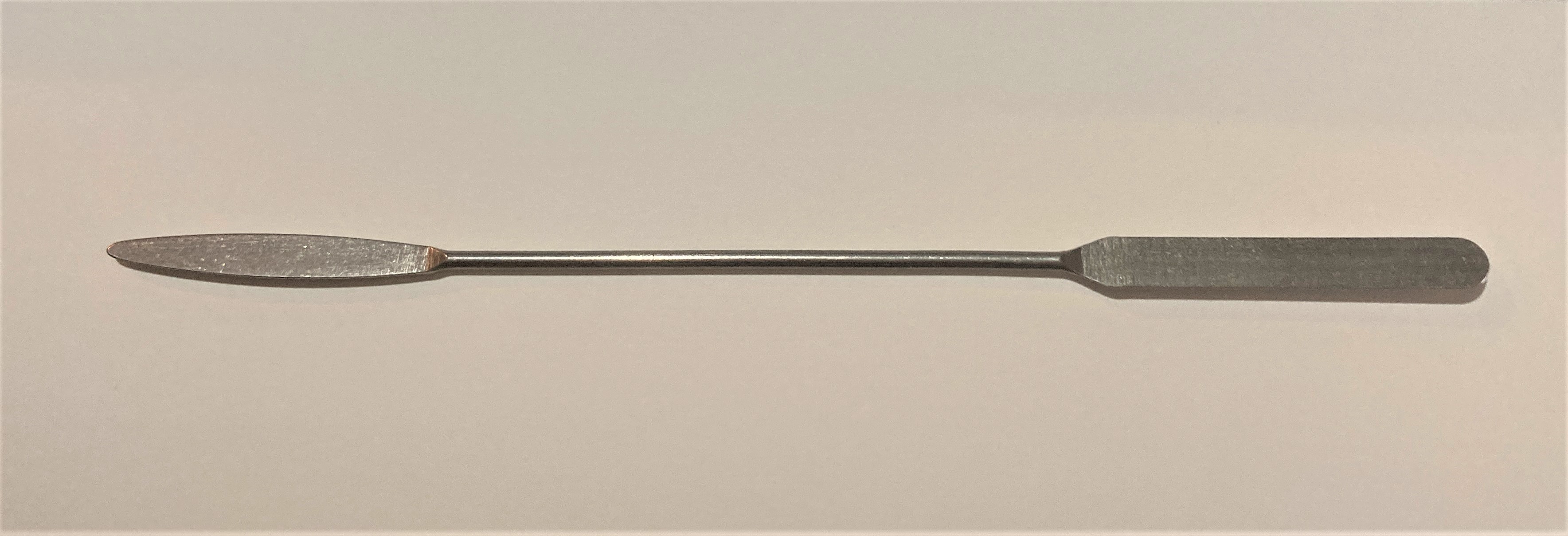 https://upload.wikimedia.org/wikipedia/commons/8/82/Microspatula.jpg