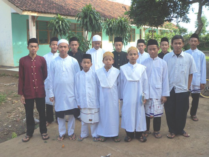 File:Miftahul Khaer pesantren.jpg